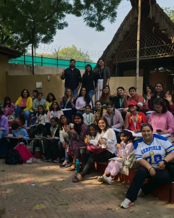A wonderful group photo from our outdoor class at the Craft Museum. It was a fantastic day of learning, creating, and connecting with nature and each other.