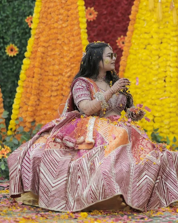 This Haldi bride is a ray of sunshine. Her makeup is subtle and glowing, with a focus on fresh skin that looks beautiful even with haldi on her face.