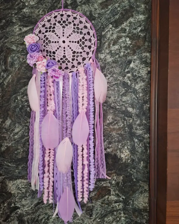 Chasing pastel dreams and cozy vibes. This floral dreamcatcher in shades of lavender and lilac, adorned with feathers, is perfect for boho home decor and makes a magical gift.