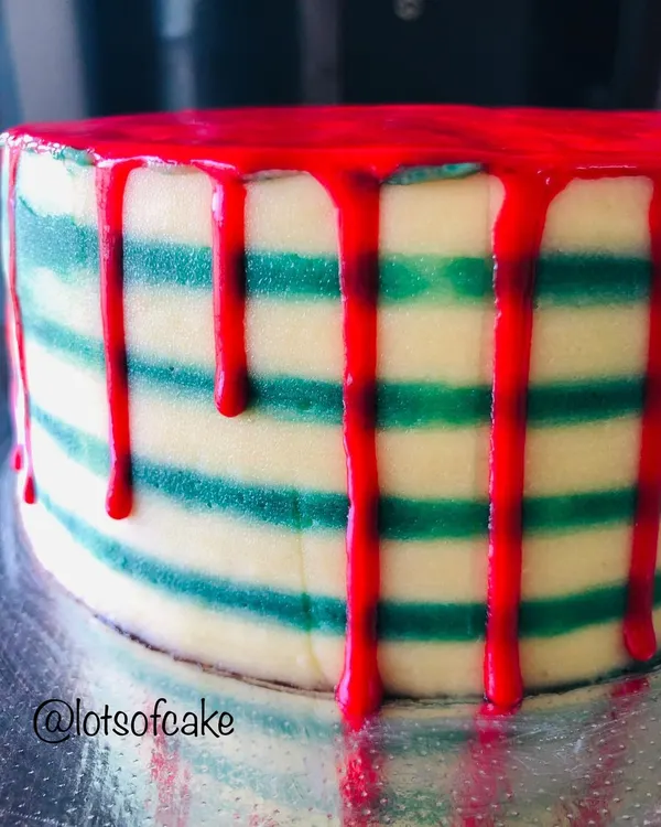 I love playing with colors and techniques. Here is a striped buttercream cake with a bold red drip, a fun and modern design we can explore in my frosting and design class.