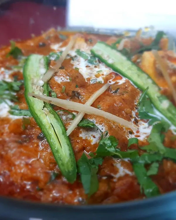 Our Paneer Lababdar features soft paneer simmered in a flavourful, spiced tomato and cream gravy, garnished with ginger and fresh green chillies.