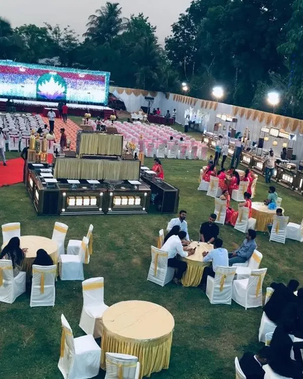 For a truly grand celebration, consider this destination wedding setup at Shrusti Farm House & Resort in Panvel. This venue can accommodate over 1000 guests, making it ideal for large-scale weddings with an open-air feel.