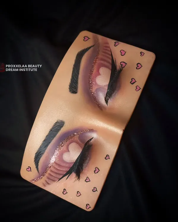 Transform your gaze with creativity. This eye board practice shows a romantic look with a glitter cut-crease, heart details, and a sharp winged liner.