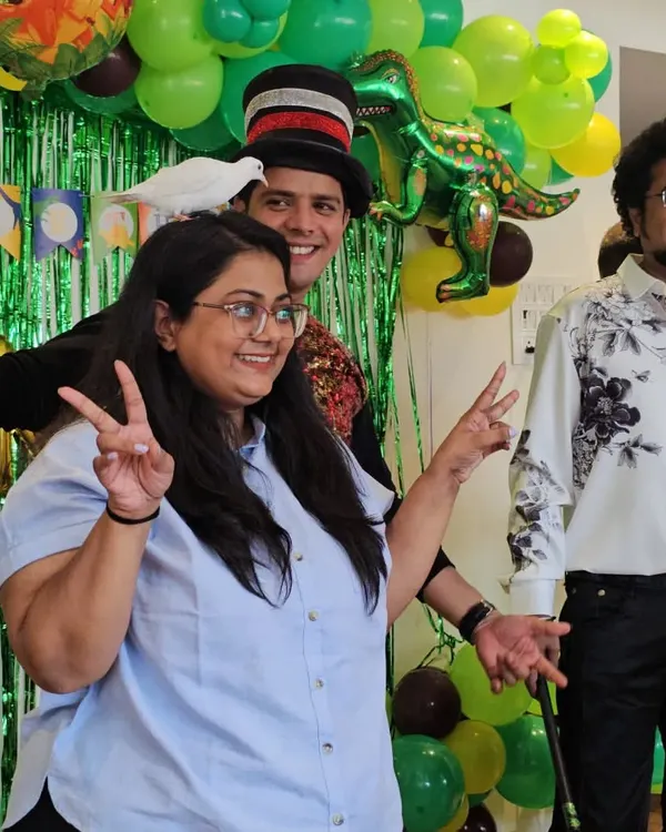 A moment of pure magic and fun! A live pigeon appears on a guest's head during my show at a birthday party in Kandivali. The reactions are always priceless.