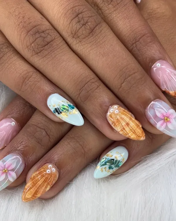 Ready for your next vacation? I created these beach-inspired gel extensions using FiDi art to get that realistic seashell texture and delicate floral details. This is wearable art that tells a story.