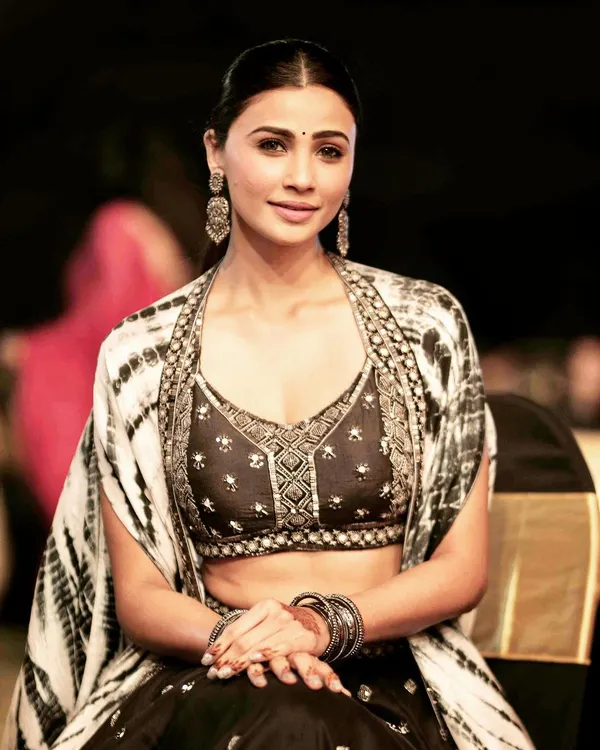 A beautiful, candid portrait of actress Daisy Shah at an evening event. I focus on capturing celebrities in a relaxed and elegant manner.