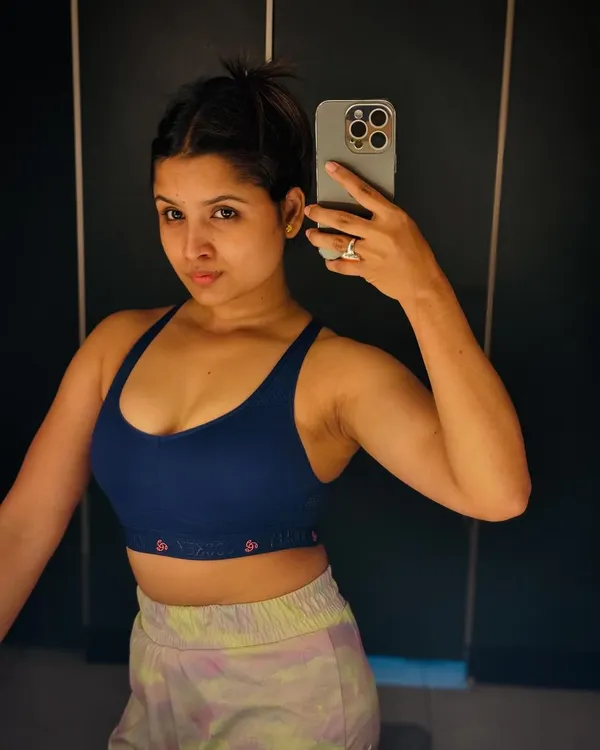 A quick selfie to capture the post-workout glow. Feeling strong and confident is a key benefit of a consistent fitness routine, and it's a feeling I work to instill in all my clients.