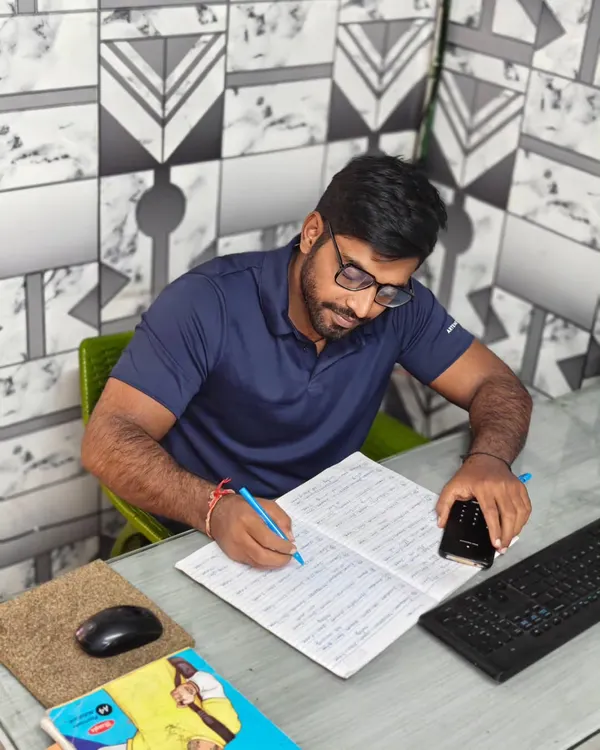 A successful fitness journey is built on a solid plan. I spend time creating personalized workout and lifestyle strategies that are effective, sustainable, and designed specifically for your body and goals.