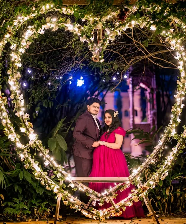 Our large, heart-shaped light installation is a centerpiece for romantic night photography, framing couples beautifully against the dark garden backdrop.