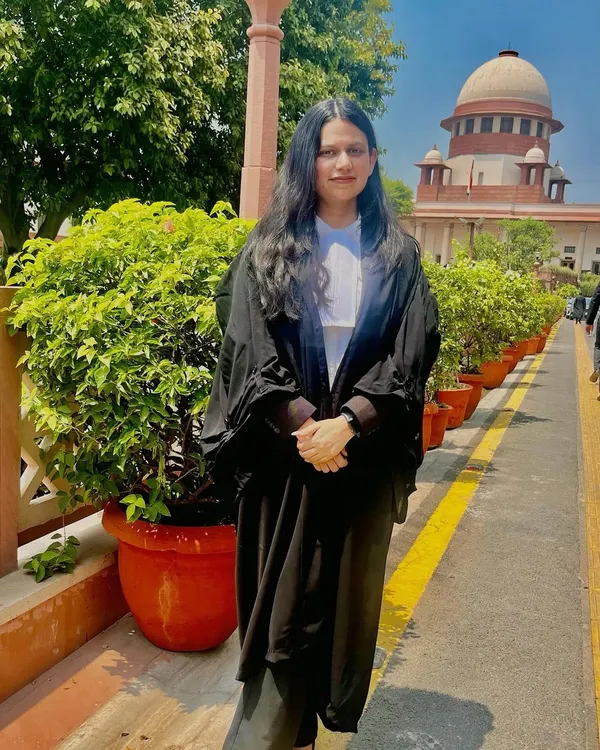 My practice extends to the highest court of the land. Standing before the Supreme Court of India, I am prepared to take your fight for justice to the final stage, handling appeals in complex administrative and service law cases.
