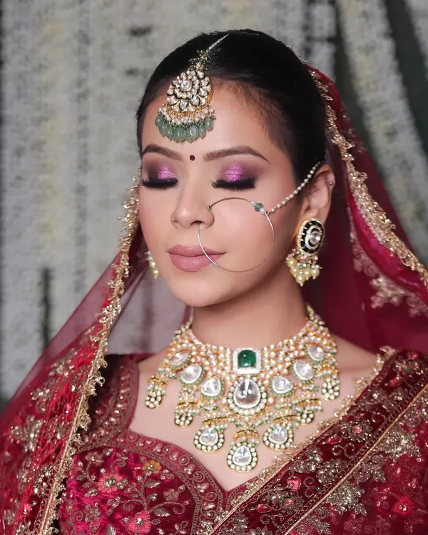 This holographic eyeshadow deserved its own moment. It's a modern twist on a classic bridal look, adding a multi-dimensional shimmer that is truly captivating and changes with the light.