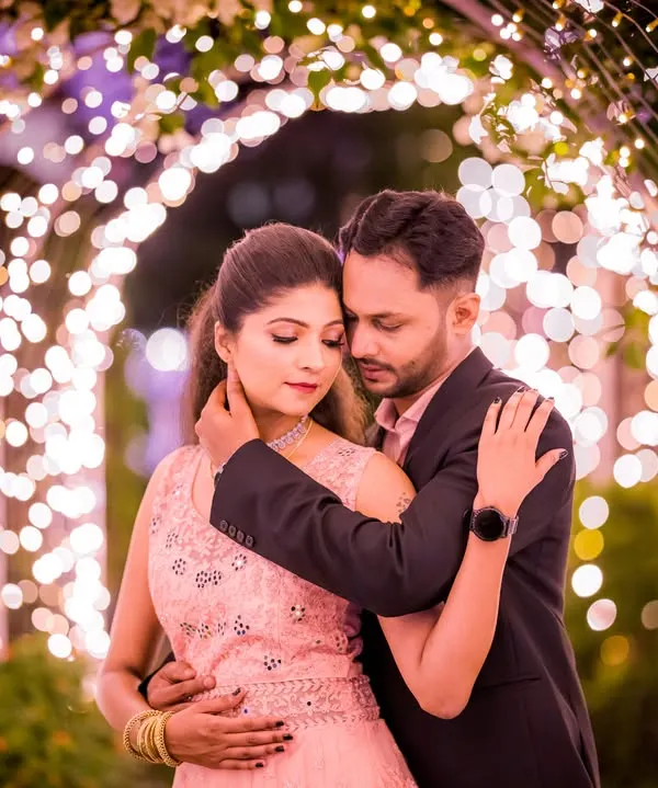An intimate embrace under a glowing archway. I use fairy lights to create a soft, romantic ambiance that is perfect for close-up, emotional couple portraits.