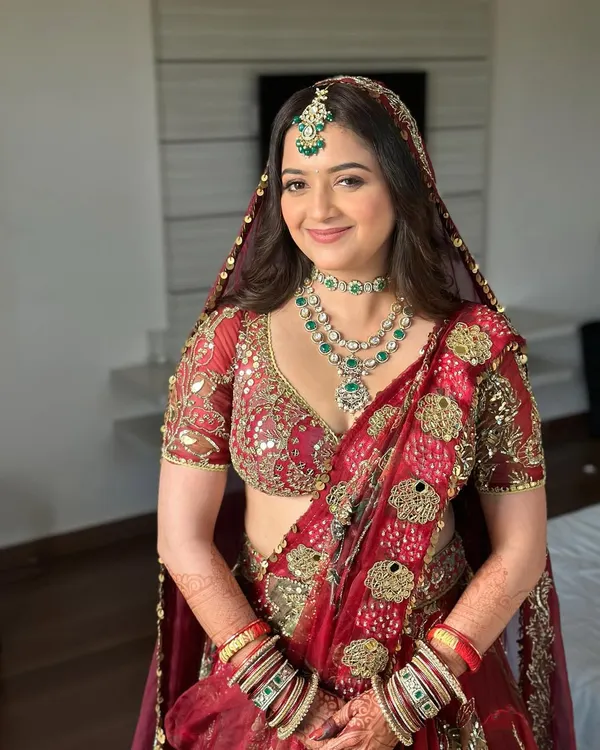 For this bride in her dreamy red ensemble, we went for a soft glam that still turned heads. The look features a flawless base, softly sculpted cheeks, and muted shimmer on the eyes for an ethereal and lasting finish.