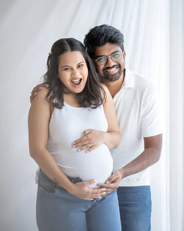 I just love the pure, spontaneous joy in this shot. A casual outfit, a bright backdrop, and a whole lot of laughter make for a perfect, personality-filled maternity portrait.
