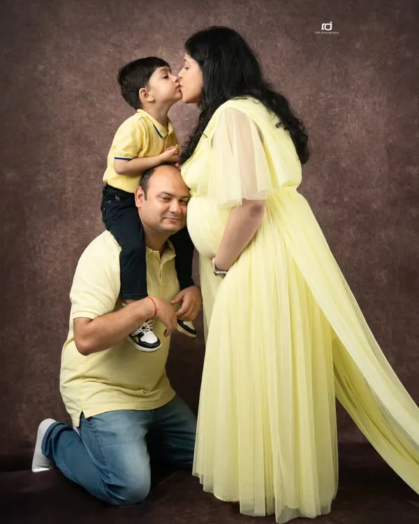 A sweet kiss for mom and the baby bump. Capturing the love of a growing family is one of my greatest joys, especially when a soon-to-be big brother is this excited.