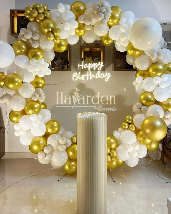 A full-circle balloon frame in chrome gold and white is a popular and elegant choice. It creates a perfect backdrop for photos or a cake table.