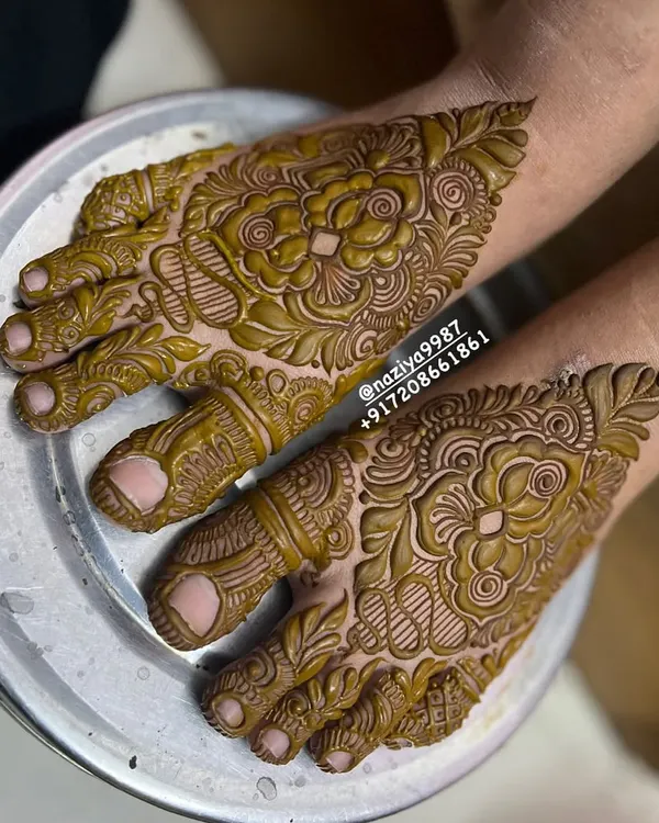 A close-up of a floral design on the feet, with delicate details covering the toes and top of the foot.