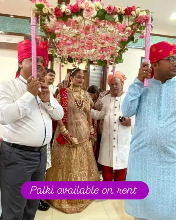 This is the moment every bride dreams of. I love providing this beautiful pink and white floral chadar, complete with hanging crystals, to make your walk down the aisle feel as magical as it looks.