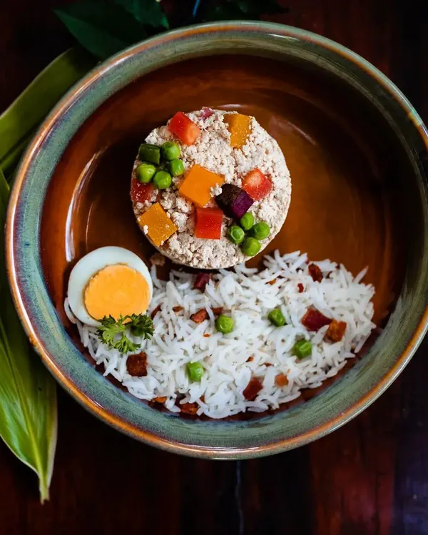 This is my Chicken Keema Box, a complete meal featuring bacon and egg fried rice alongside a molded patty of minced chicken and finely diced vegetables. It's a beautifully balanced and nutrient-dense option for any dog.