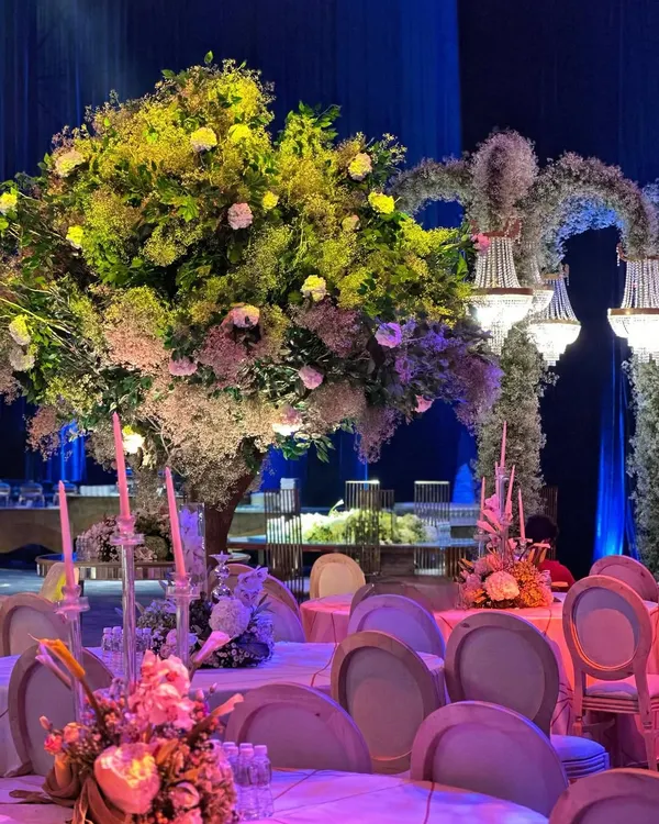 Elegant chandeliers, floral charm, and chic seating come together for a picture-perfect celebration. We design every element to create a cohesive and luxurious atmosphere. ✨🌸