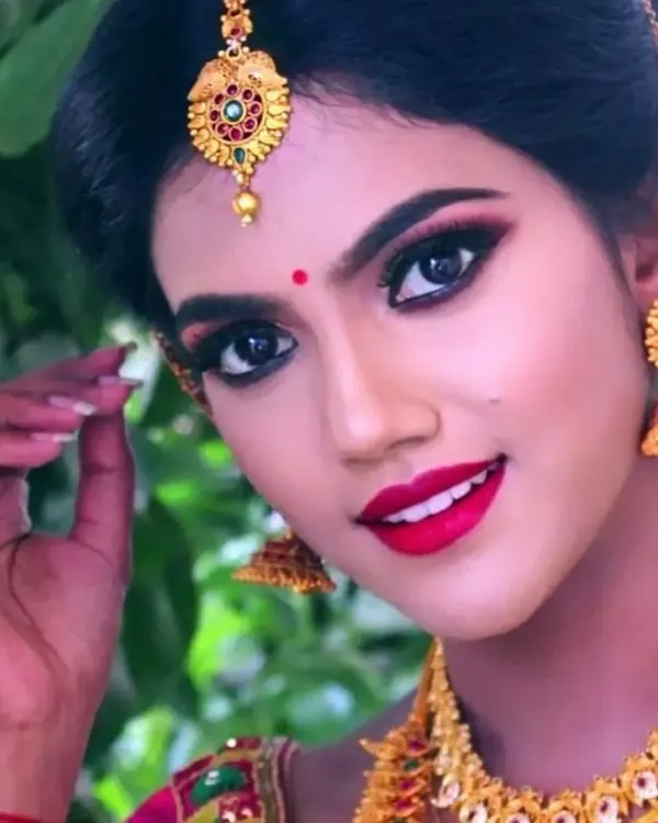 A classic South Indian bridal look, my absolute favorite to create. I focus on bold, defined eyes and a vibrant lip color that complements traditional temple jewellery, ensuring you look breathtaking both in person and in photographs.