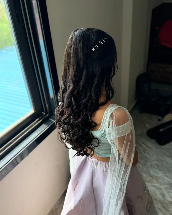 A personal touch to her hairstyle. This custom name pin adds a unique and romantic element to her soft curls.