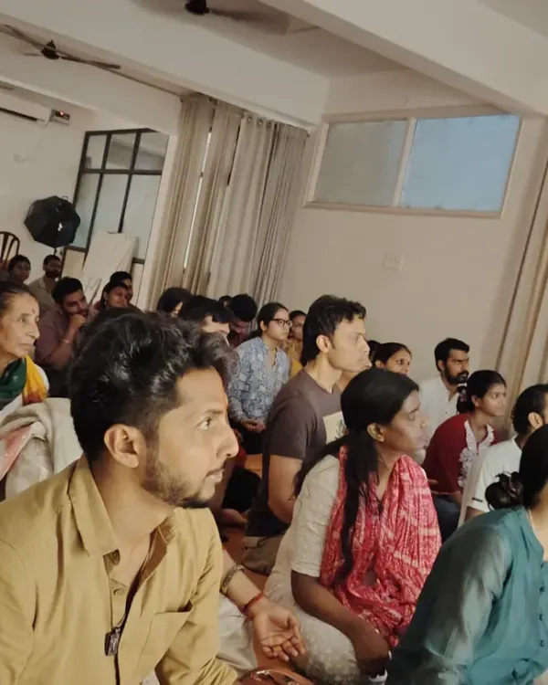 A full house for our Guru Purnima celebration. The day was filled with devotion, exuberance, and the shared joy of our Sangha as we honored the Guru.