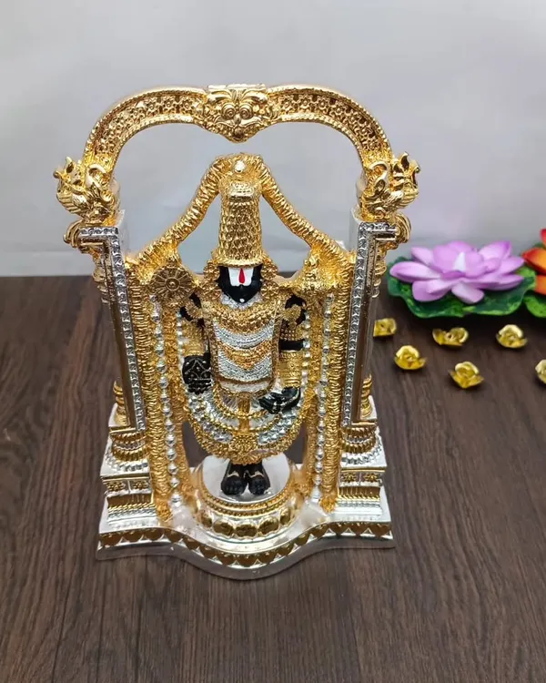 Yeh hamara Arch Black Gold Terracotta Balaji idol hai. Iska design bahut hi unique hai, jismein black idol par gold aur silver ka kaam kiya gaya hai, jo isse ek grand look deta hai.