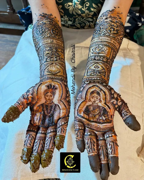I specialize in telling your unique story through mehendi. This bridal design features detailed portraits of the bride and groom, ensuring their special day is captured in the art. This is a perfect example of personalized portrait mehendi.