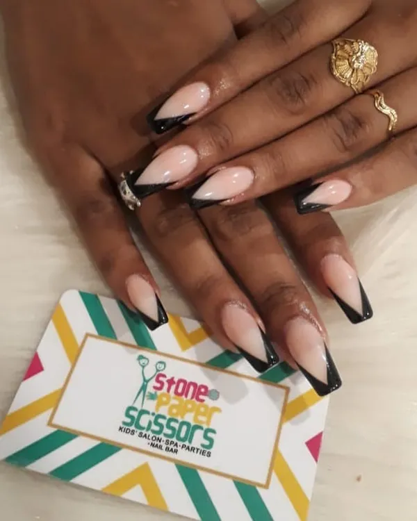 A sharp and sophisticated take on the French manicure. I used a deep V-shape with black polish on long, square-tipped extensions for a bold and modern aesthetic.