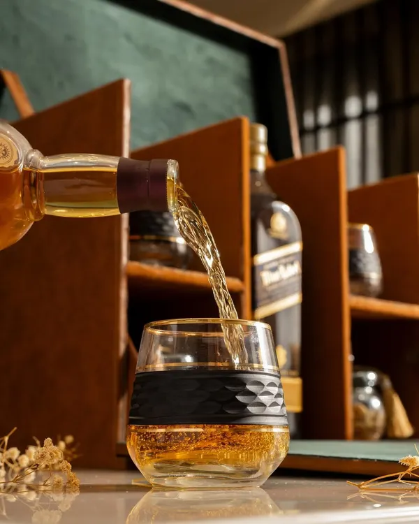 The perfect pour. Our luxury whiskey hamper is an experience, featuring premium whiskey, crystal glasses, and gourmet nuts, making it an ideal gift for any aficionado.