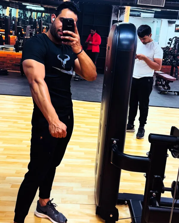 A classic post-workout mirror selfie. This member is celebrating a solid session and the visible results of his dedication to building muscle and strength.
