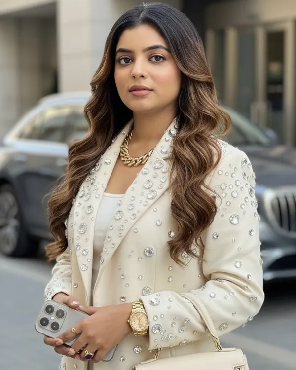A powerful and stylish look. As a makeup artist, it's important to have your own signature style. This is a glimpse of my personal transformation.