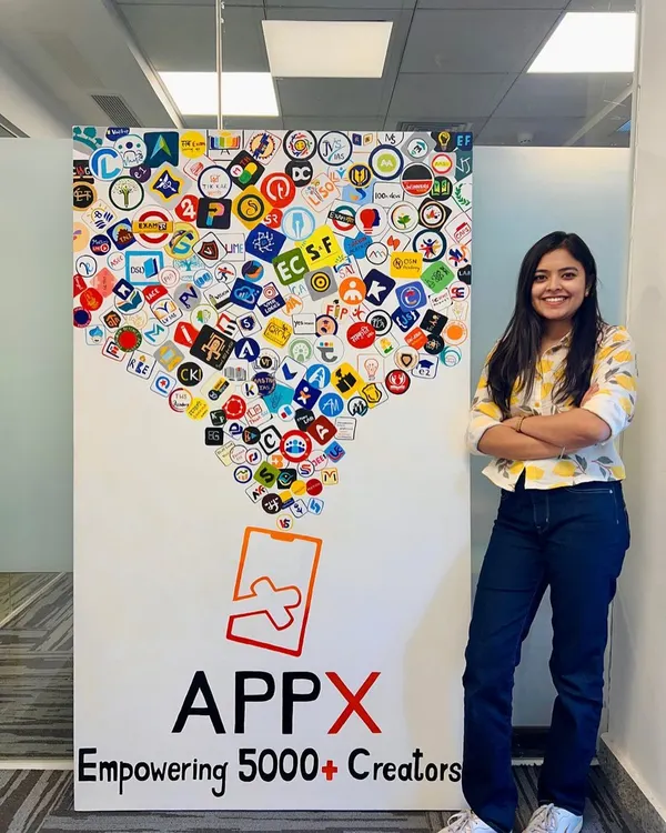 Presenting the final 6x4 ft hand-painted canvas for AppX! This project was a huge undertaking, featuring nearly 200 logos of their creator partners, and I'm thrilled with how it turned out.