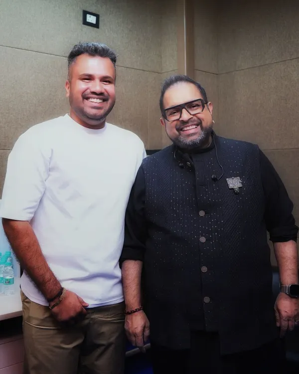 A backstage moment with the one and only Shankar Mahadevan. I've had the privilege of being part of events featuring legendary artists, reflecting my standing in the professional music industry.