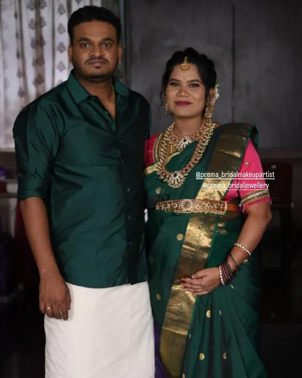 The beautiful mom-to-be, Bhagya, at her baby shower. For one of her looks, she chose a traditional temple jewellery set to go with her dark green silk saree.