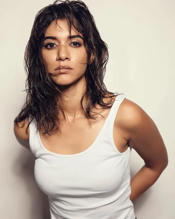 Creating a raw, edgy vibe with subtle glam. This look features a wet-hair look and a focus on dewy skin for a high-fashion editorial feel.
