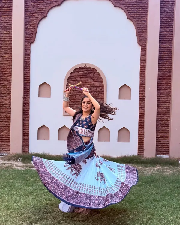 This is what pure joy looks like! I love the energy and vibrant colors of Garba season. My workshops are all about feeling this free and happy while learning fun routines with dandiya sticks.