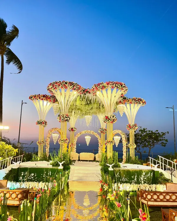 This is what dream weddings in Mumbai are made of. I specialize in creating breathtaking sea-facing mandaps that serve as the perfect backdrop for your vows, combining grand architecture with delicate floral design for a truly magical ceremony.