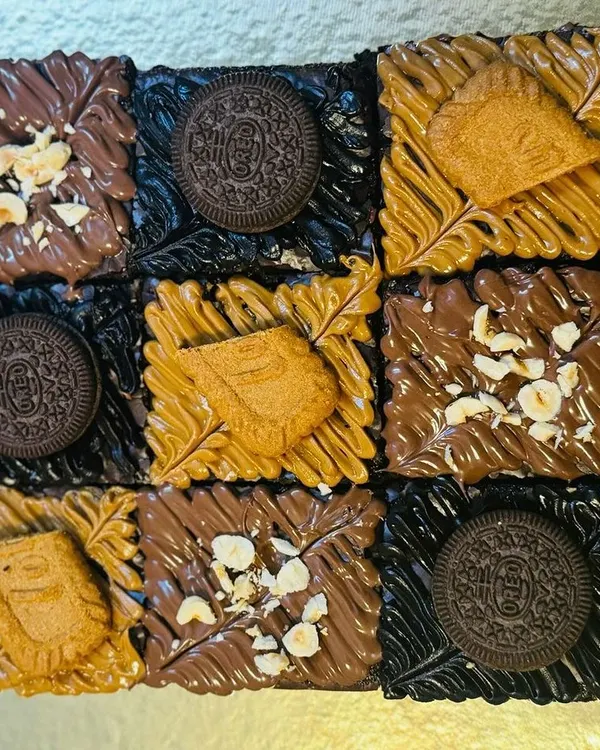 This top-down view shows the beautiful details of my nine-piece assorted brownie slab. You can see the different textures from the crunchy Oreo, smooth Biscoff spread, and chopped hazelnuts on a rich Nutella base.