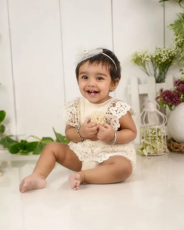 That smile is pure magic. This sitter session, with a simple and elegant floral background, is all about capturing your baby's happy personality.
