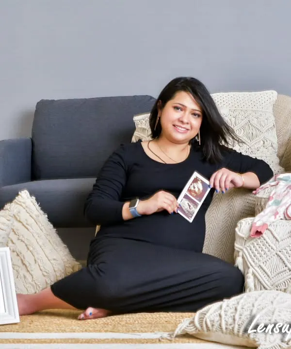 A cozy, boho-themed setup right in my studio. The mother-to-be holds her ultrasound photo, surrounded by soft textures, candles, and a framed picture, creating a warm and personalized scene.