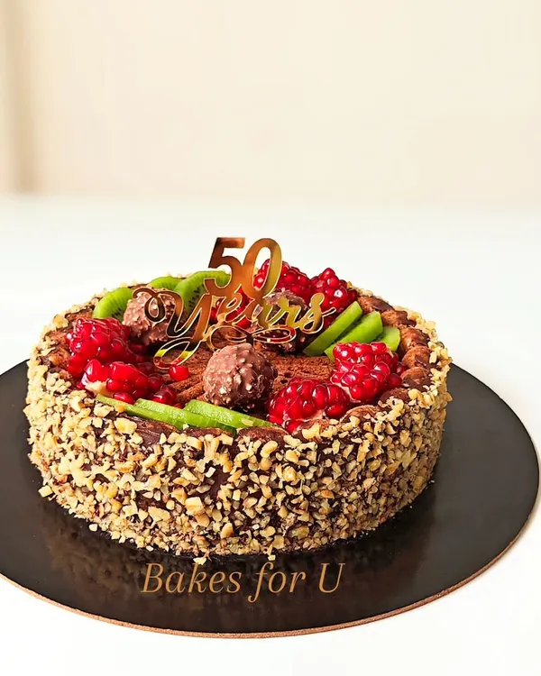 A healthier option without compromising on taste. This whole wheat cake is topped with fresh fruits like kiwi and raspberries, Ferrero Rocher chocolates, and crunchy nuts.