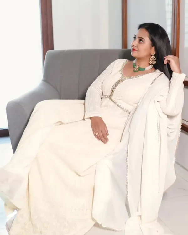 The lovely actress Amulya looking serene and elegant in a custom-designed white chikankari suit. It was a pleasure to dress her for her birthday celebrations.