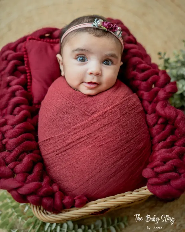 Sometimes the most beautiful moments are when they are awake. I love capturing their bright, curious eyes and adorable expressions.