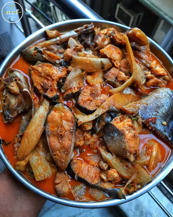 A delicious curry made with Pangasius fish and bamboo shoots. The bamboo shoots add a unique, tangy flavor to the rich fish curry.