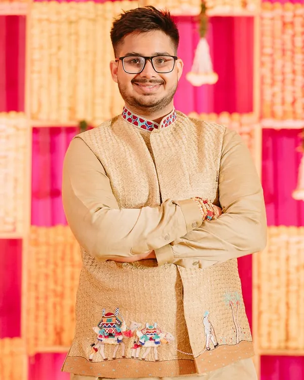 A client wanted to portray his Sindhi identity through his outfit for his brother's haldi function. Our artisan hand-embroidered a scene of a boy strolling through the desert with his camels, bringing his story to life.