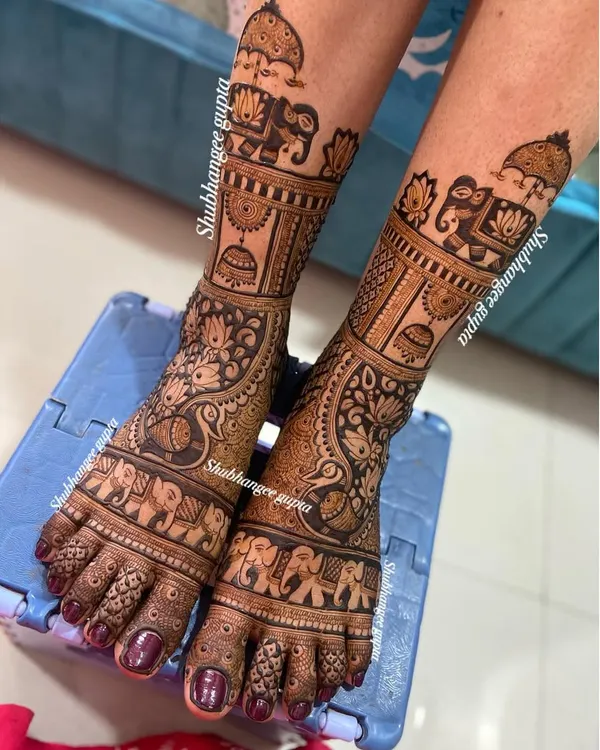 This is a heavy bridal design for feet, perfect for the bride who wants complete coverage. It features rows of elephants, architectural domes, and peacock motifs, extending from the toes to above the ankle.