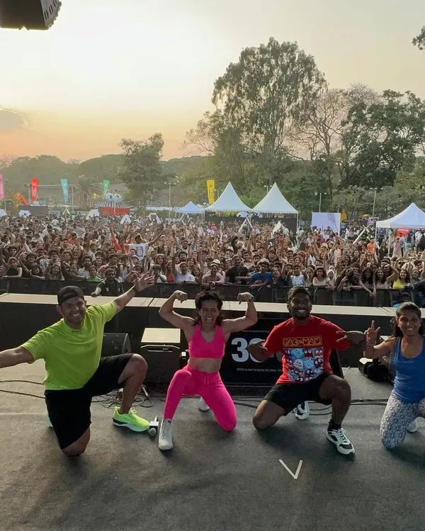This is what it’s all about. The energy of a massive crowd dancing together is just electric. Performing on stage at the Under25 festival was an unforgettable experience, and it’s this level of passion I bring to every single class.
