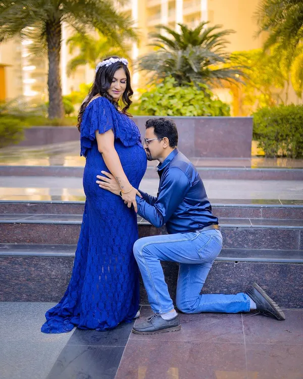A classic and tender maternity pose. I shot this outdoors to use the soft, natural light, which is perfect for creating warm and emotional portraits.